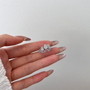 Luxurious S925 sterling silver crown ring featuring pear-cut stones and pink accents