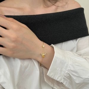 Detail of bee bracelet with yellow teardrop gemstone and zircons on gold chain