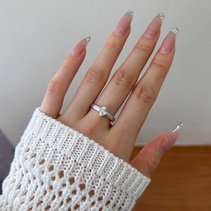 Detailed view of S925 sterling silver ring with brushed finish and heart shape zircon stone