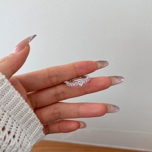 S925 sterling silver heart ring featuring pink cubic zirconia stones on hand