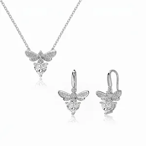 S925 Sterlingsilber Schmuckset Glühwürmchen Form Herz Zirkonia Anhänger Halskette Eingelegte Ohrstecker Für Damen Edler Schmuck
