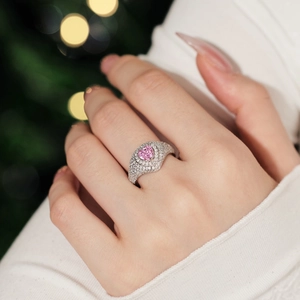 Bague élégante en argent 925 avec zircon rose en cœur et pavé de diamants au doigt