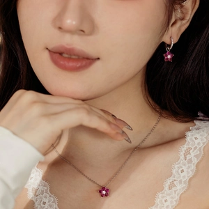 Parure élégante S925 argent massif avec collier floral, boucles d'oreilles et pierres roses