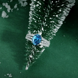 Elegant S925 silver ring with oval blue zircon and pavé diamonds on festive pine branch
