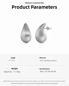 Détail des boucles d'oreilles goutte en argent 925 brossé avec poinçon d'authenticité