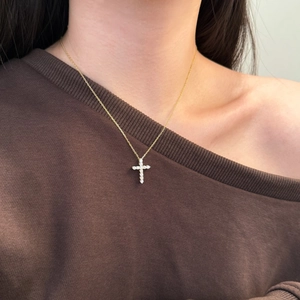 Elegant 925 sterling silver cross pendant necklace with sparkling zircon in gold finish