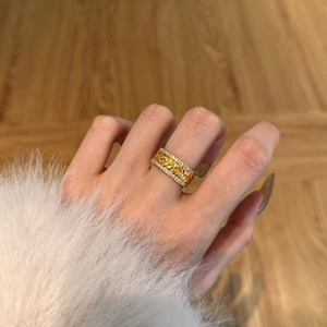 S925 sterling silver gold wheat ear ring with double-row diamonds on finger