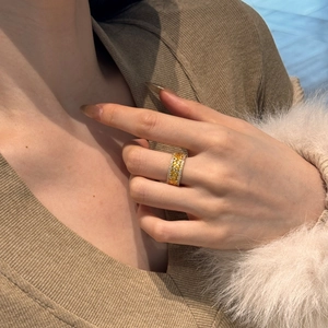 Detail of S925 silver wheat ring in gold with sparkling rows of zirconia pavé crystals