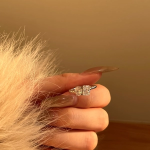 Close-up of S925 silver ring featuring dual stones and a twisted rope band design