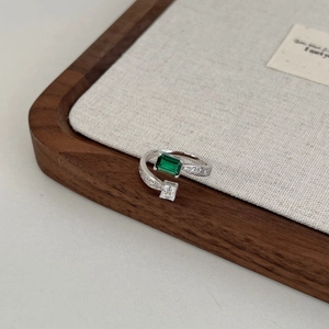 Luxury S925 sterling silver open ring with emerald cut green gemstone and paved crystals