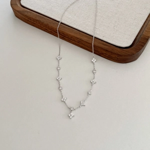 Elegant S925 sterling silver four-leaf clover necklace with sparkling zircon inlays