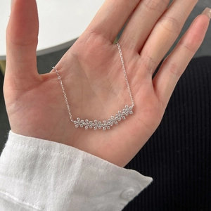Magnifique collier en argent S925 avec fleurs à cinq pétales serties de zircons fins