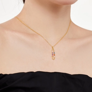 Élégant collier en or 18 carats avec pendentif vertical serti de pierres colorées