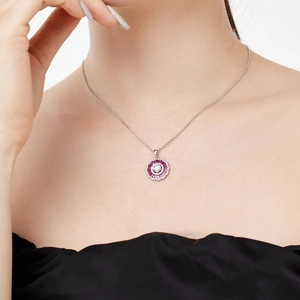 Elegante collana in argento S925 con zircone scintillante e design a forma di fiore