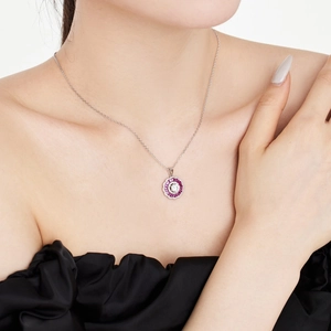 Collana in argento S925 con pendente tondo vintage, halo di zircone rosso e cristalli