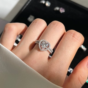 Exquisite S925 sterling silver heart-shaped zircon ring with shimmering double-row band