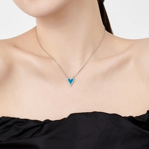 Collier cœur en argent S925 avec pierre turquoise et incrustation de zircons brillants