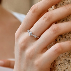 Elegant S925 sterling silver ring with sparkling four-leaf clover zircon stones