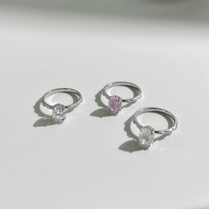 Set di tre anelli in argento S925 con zirconi ovali rosa e bianchi lucenti