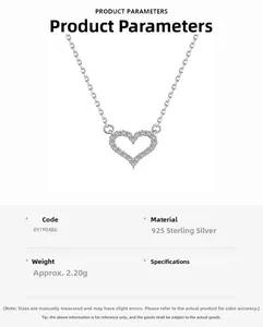 Vue détaillée du collier pendentif cœur en argent 925 avec pavé de zircons cubiques