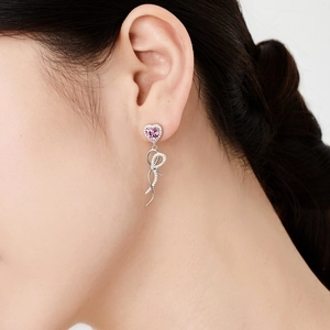 Élégantes boucles d'oreilles nœud en argent S925 avec cœur rose et design à pampilles