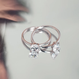 Elegant S925 sterling silver double ring set featuring pear-cut cubic zirconia and reflections