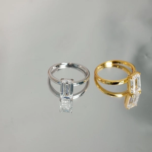 Elegant S925 silver rings with emerald cut emerald stones in silver and gold finishes