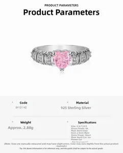 Detailansicht des S925 Silberrings mit herzförmigem rosa Zirkonia und gravierter Ringschiene