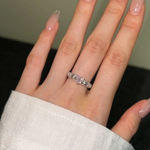 Eleganter S925 Silberring mit rosa Zirkonia im Herzschliff und mehrreihigen Diamanten
