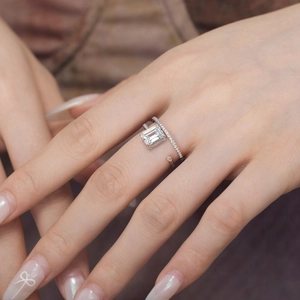 Eleganter S925 Sterlingsilber-Ring mit Smaragdschliff-Stein und Pavé-Besatz