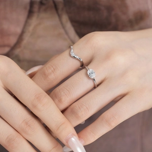 S925 sterling silver ring set featuring an oval cubic zirconia and wavy diamond band