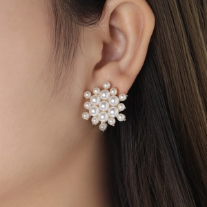 Boucles d'oreilles perles exquises en forme de fleur de neige avec base en métal doré