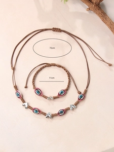 Détail du parure de bijoux bohème œil maléfique avec corde tressée et cœurs