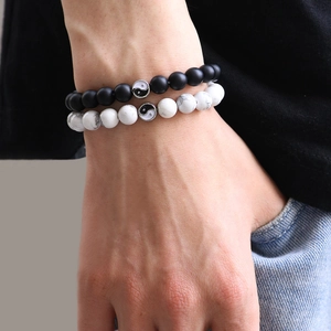 Bracelet Yin Yang en perles d'agate noire mate et pierres de turquoise blanche