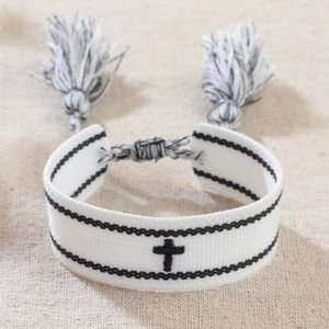 Bracciale largo intrecciato a mano con ricamo a croce nera e coulisse con frange alla moda