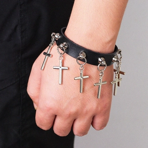 Collier Choker en Cuir Noir Gothic Punk Avec Pendentifs Croix en Métal Argenté Rivet Réglable Bijoux Rock Street Femmes Hommes
