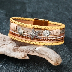 Bracelet multicouche bohème en cuir avec corde jaune, pendentifs étoile de mer et coquillage