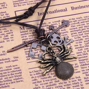 Collier punk rétro avec pendentifs araignée, crâne et croix en bronze sur cordon