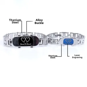 Détail du bracelet en acier titane avec plaque gravée au laser Heart To Heart