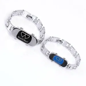 Bracelets de couple en argent avec gravure Heart To Heart et accents en émail bleu noir