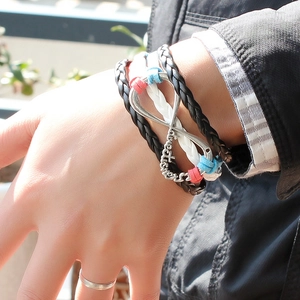 Bracelet multicouche en cuir tressé avec symbole infini et lettres love forever en métal