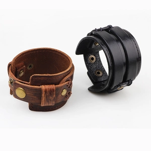 Brazaletes anchos de cuero vintage para hombre con tachuelas metálicas y cierres presión