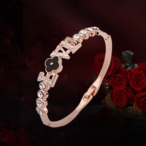 Bracciale Love oro rosa con motivo a quadrifoglio nero e cristalli lucenti su rosso
