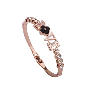 Bracciale Love in oro rosa con quadrifoglio, strass bianchi e centro in smalto nero