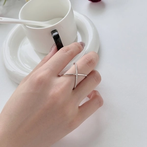 Elegant S925 sterling silver crisscross ring with minimalist micro-pave cubic zirconia
