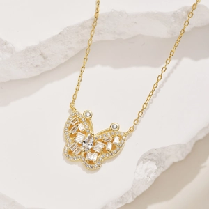 Prachtige S925 sterling zilveren vlinder ketting met glinsterende zirkoon steentjes