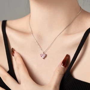 Elegant S925 sterling silver heart necklace with pink zircon on a model for clavicle style