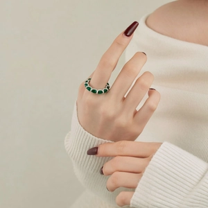 S925 sterling silver ring with emerald green zircon stones and sparkling diamonds