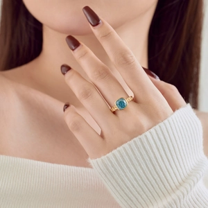 S925 sterling silver gold ring with square blue zircon and twisted rope band design