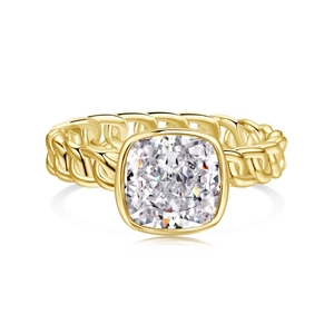 S925 silver gold-plated ring with cushion-cut zircon and chain-link textured band